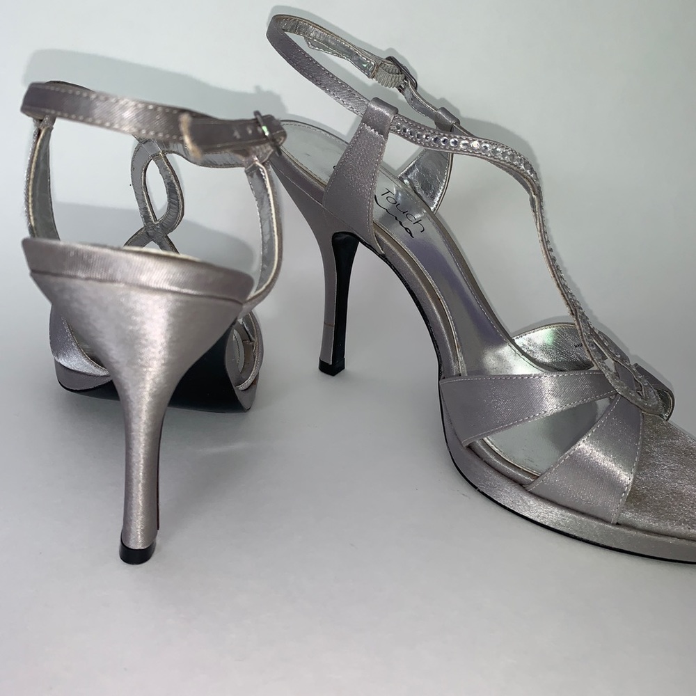 Silver Heels - Picture 3 of 4